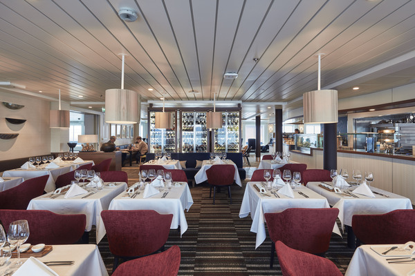 Hurtigruten - MS Nordkapp - Kysten Restaurant 2.JPG